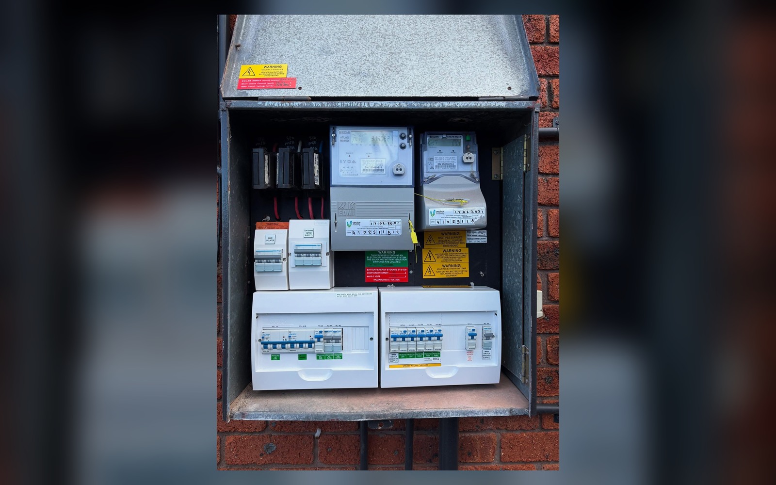 Residential meter and switchboard equipment integrating rooftop solar and battery storage