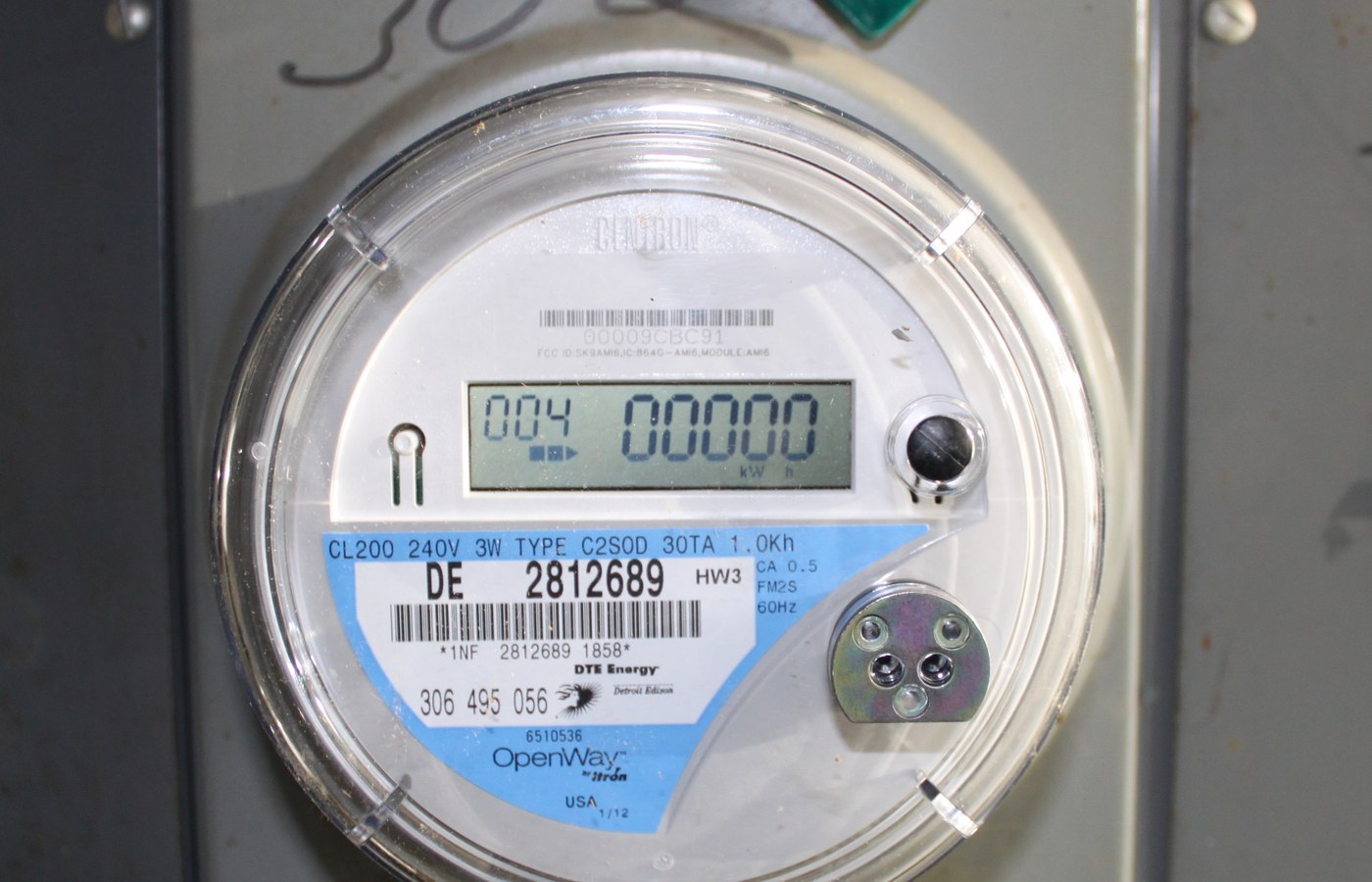 Close view of energy monitor details used to check plug-in appliance checks and whole-home trend spotting