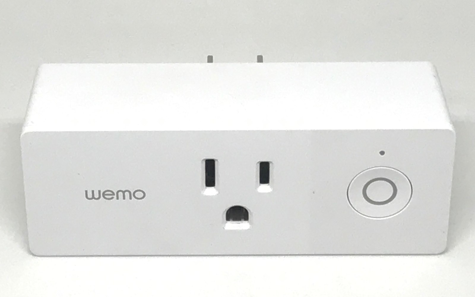 Guide card for Matter Smart Plugs Explained for US and UK Homes