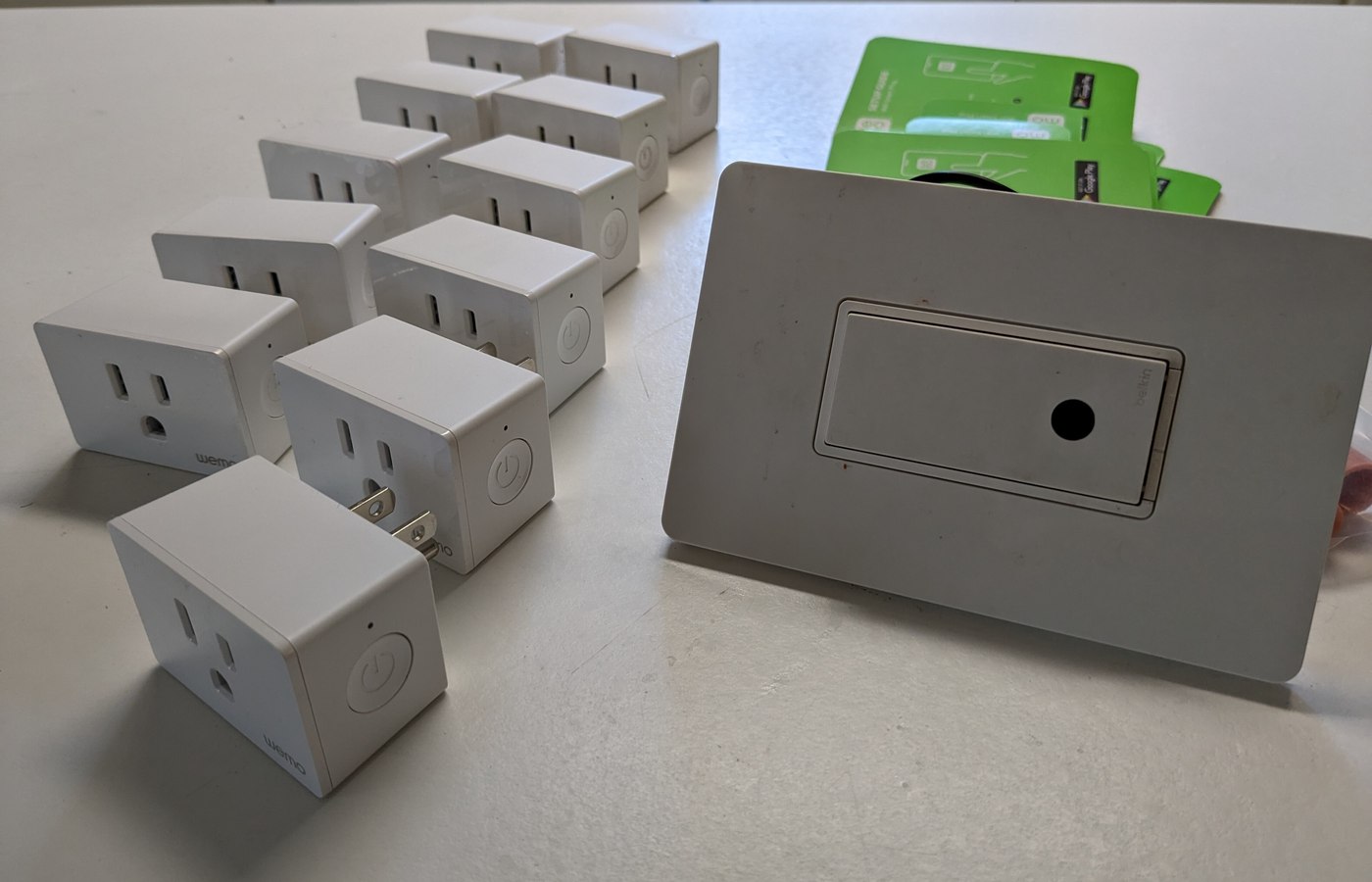 smart plug placement in countertops, media shelves, patio outlets and everyday appliance corners for the Matter Smart Plugs Explained for US and UK Homes guide